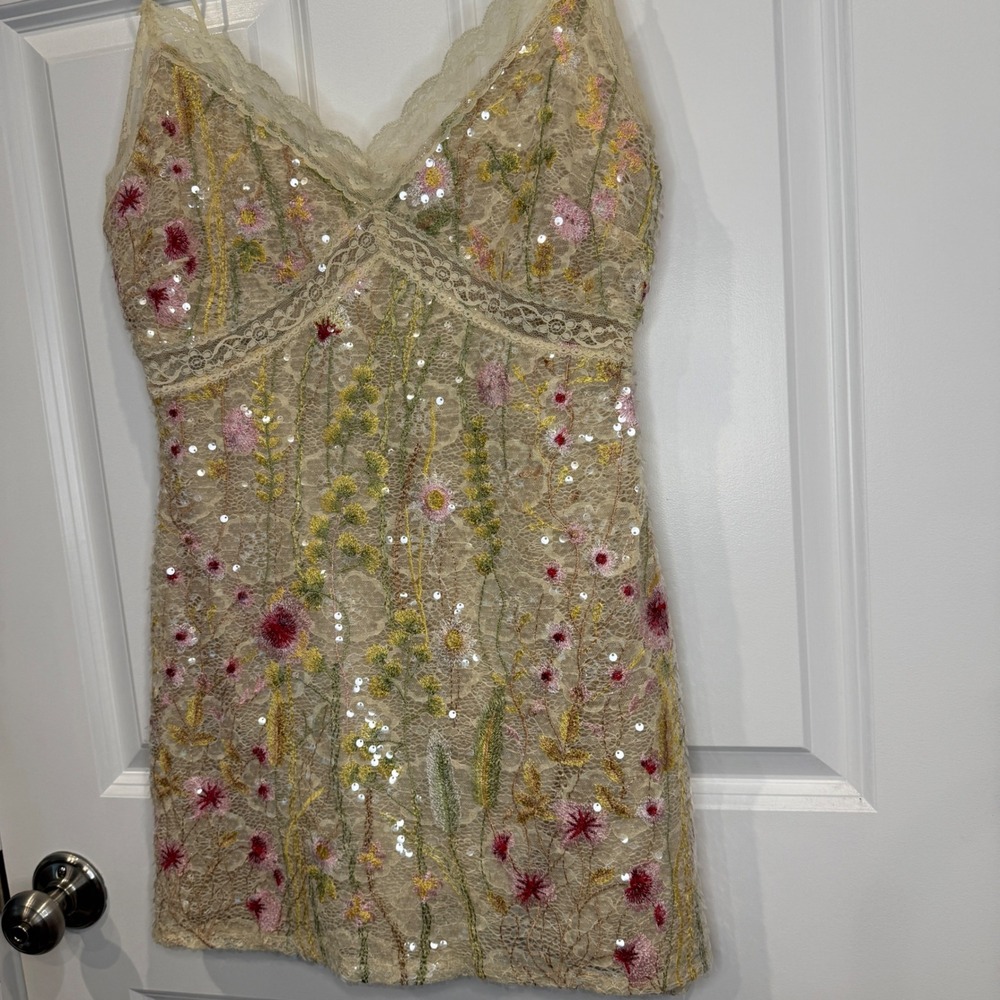 Altar'd State Floral Lace Sequin Mini Dress V-Neck Spaghetti Strap Size XSmall - Picture 8 of 14